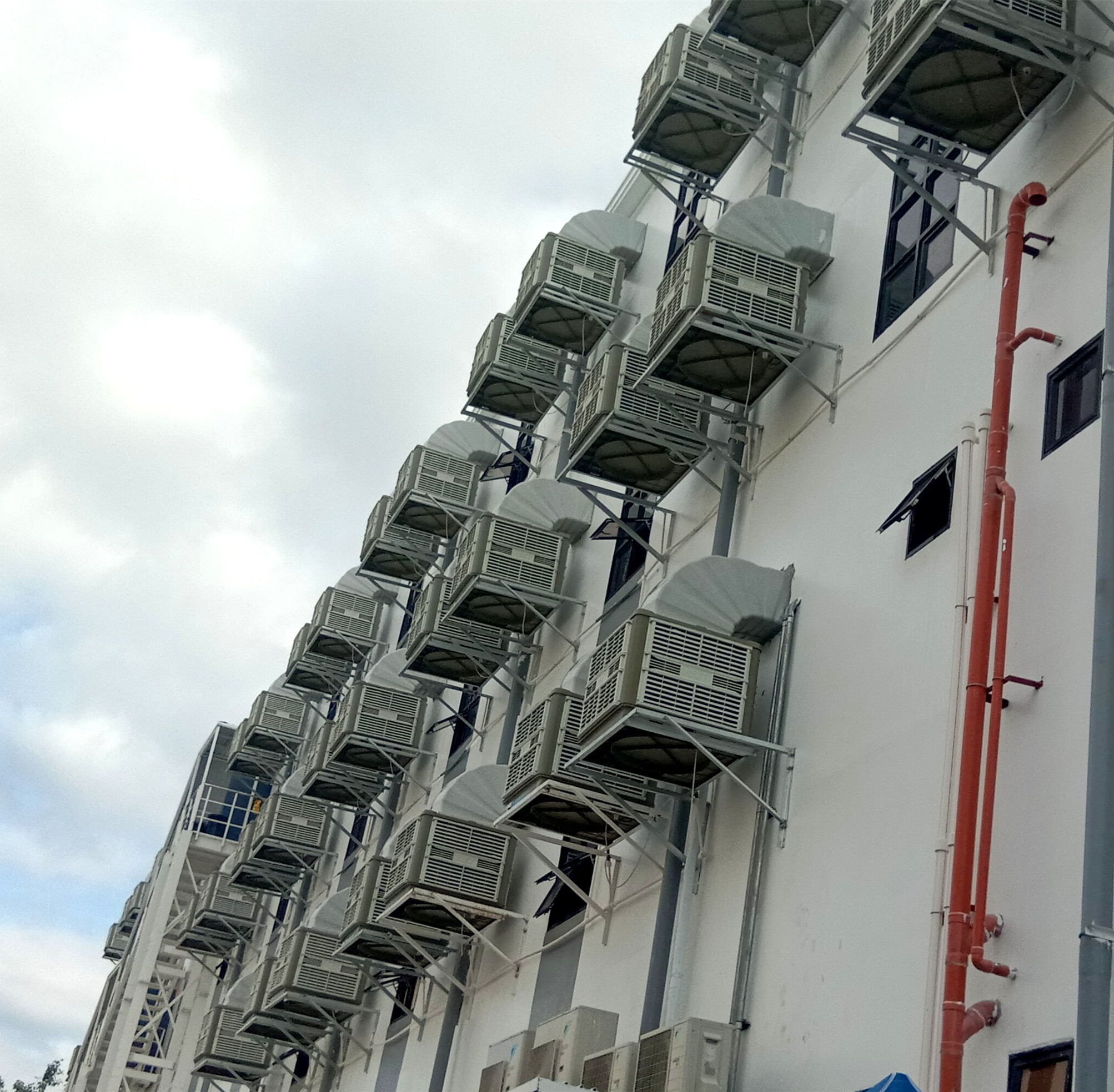 仓库变身‘恒温仓库’！环?？盏鹘滴?通风